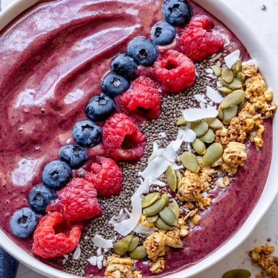 Winter Berry Smoothie Bowl